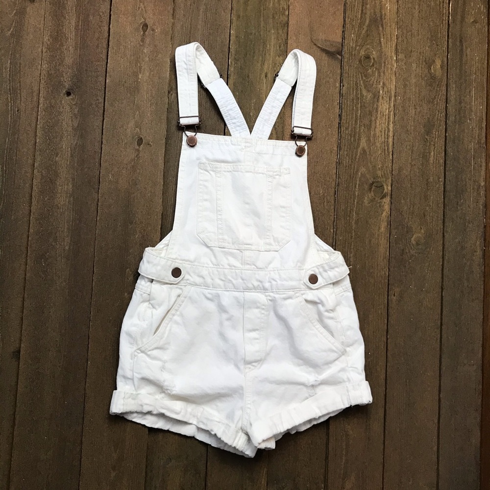 White Jean Short Jumper with Clasps & Distressing